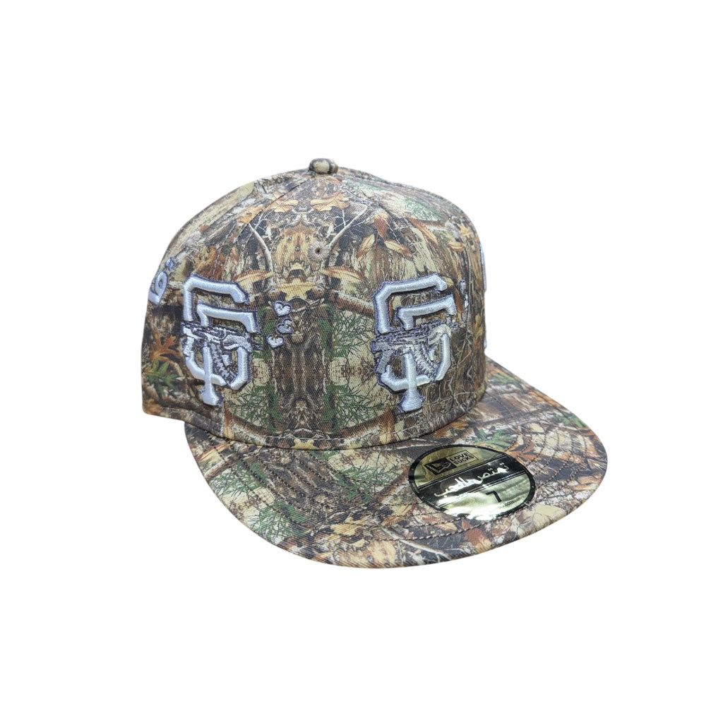 LOVE SUCKS BARBWIRE FITTED CAP in Camo