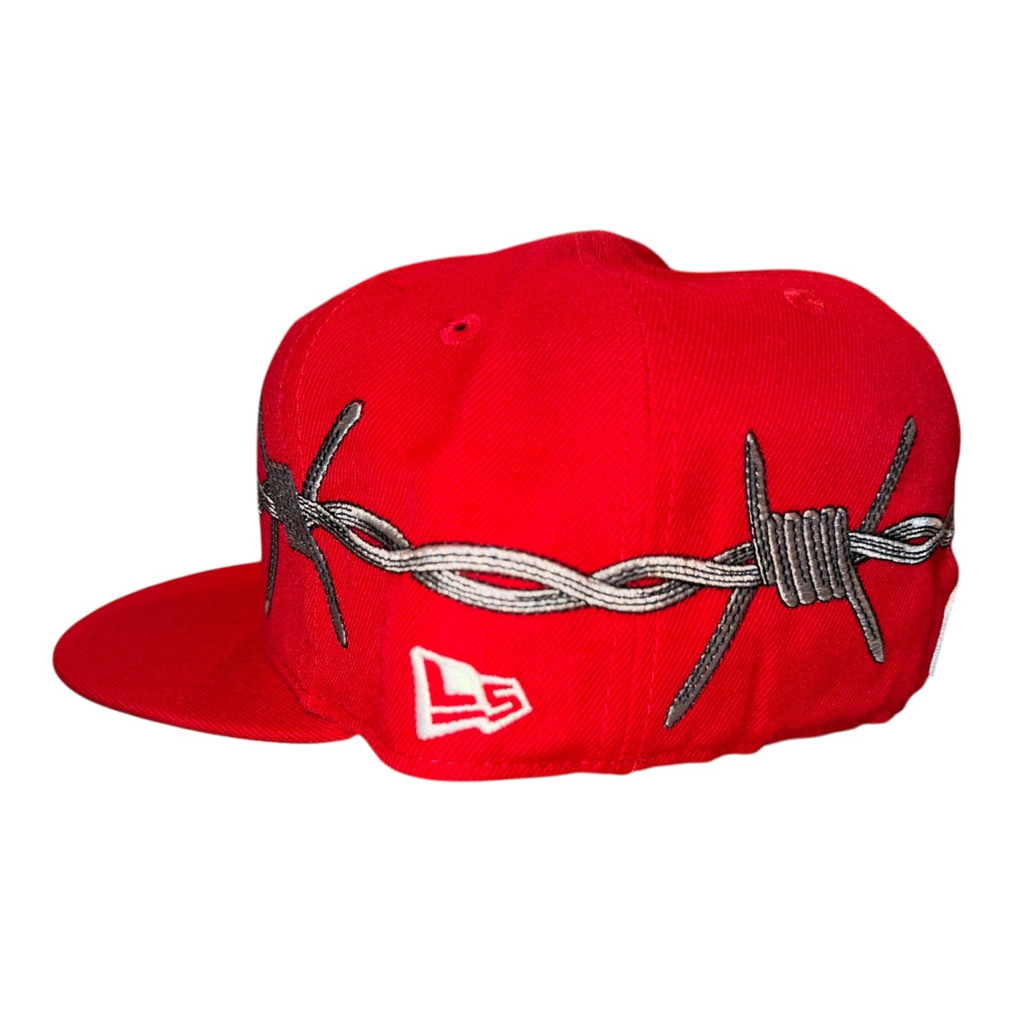 LOVE SUCKS BARBWIRE FITTED CAP in Red
