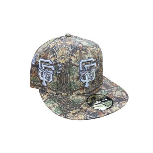 LOVE SUCKS BARBWIRE FITTED CAP in Camo