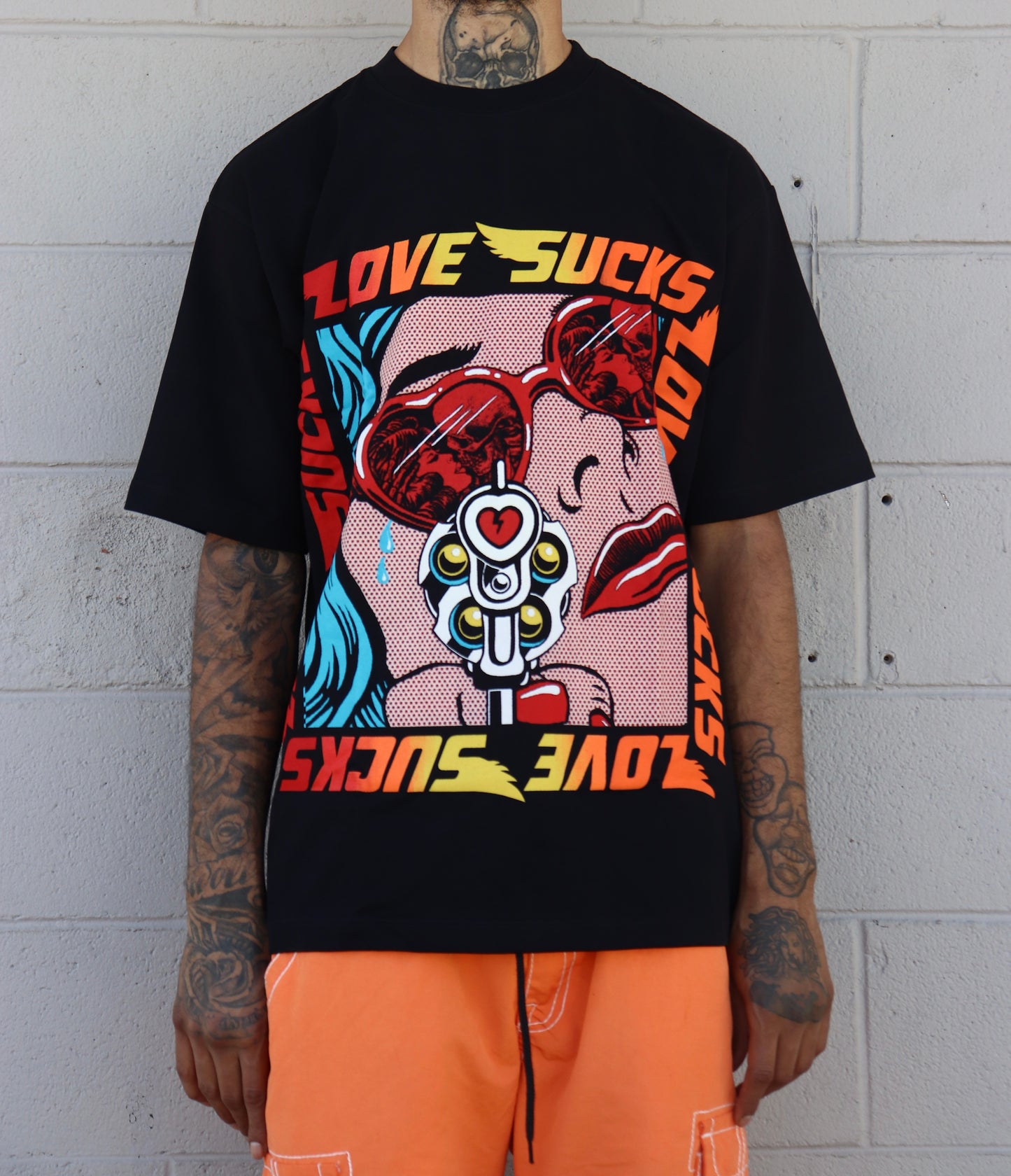 LOVE SUCKS COMIC TEE in BLACK